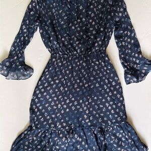 Diane Von Furstenberg 100% silk Floral Long Sleeve Dress